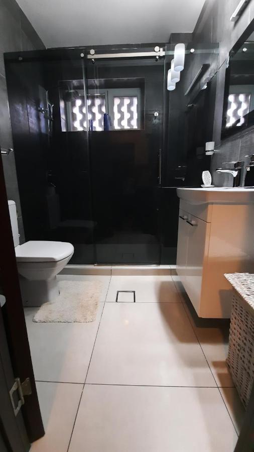 Stan Na Dan Apartman D Lux Jacuzzi Kragujevac Kültér fotó