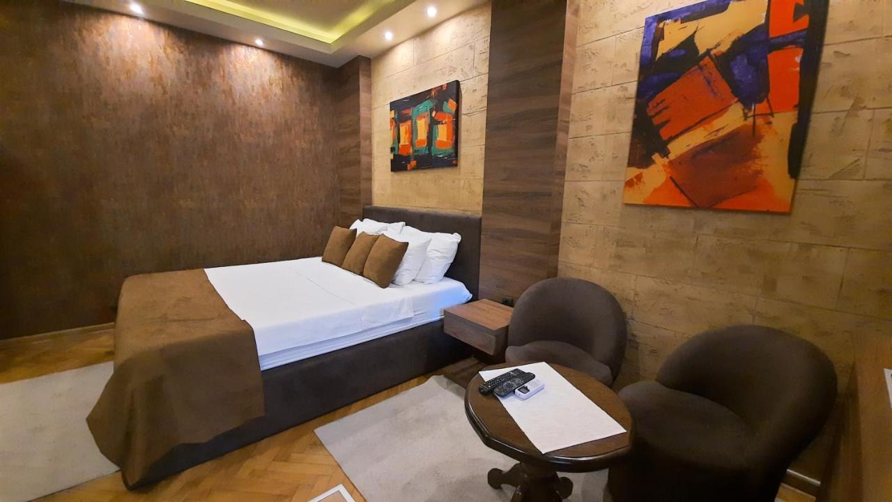 Stan Na Dan Apartman D Lux Jacuzzi Kragujevac Kültér fotó