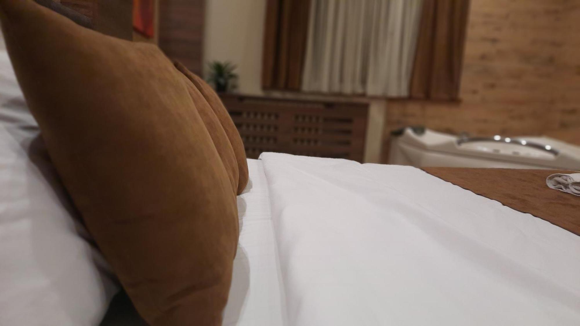 Stan Na Dan Apartman D Lux Jacuzzi Kragujevac Kültér fotó