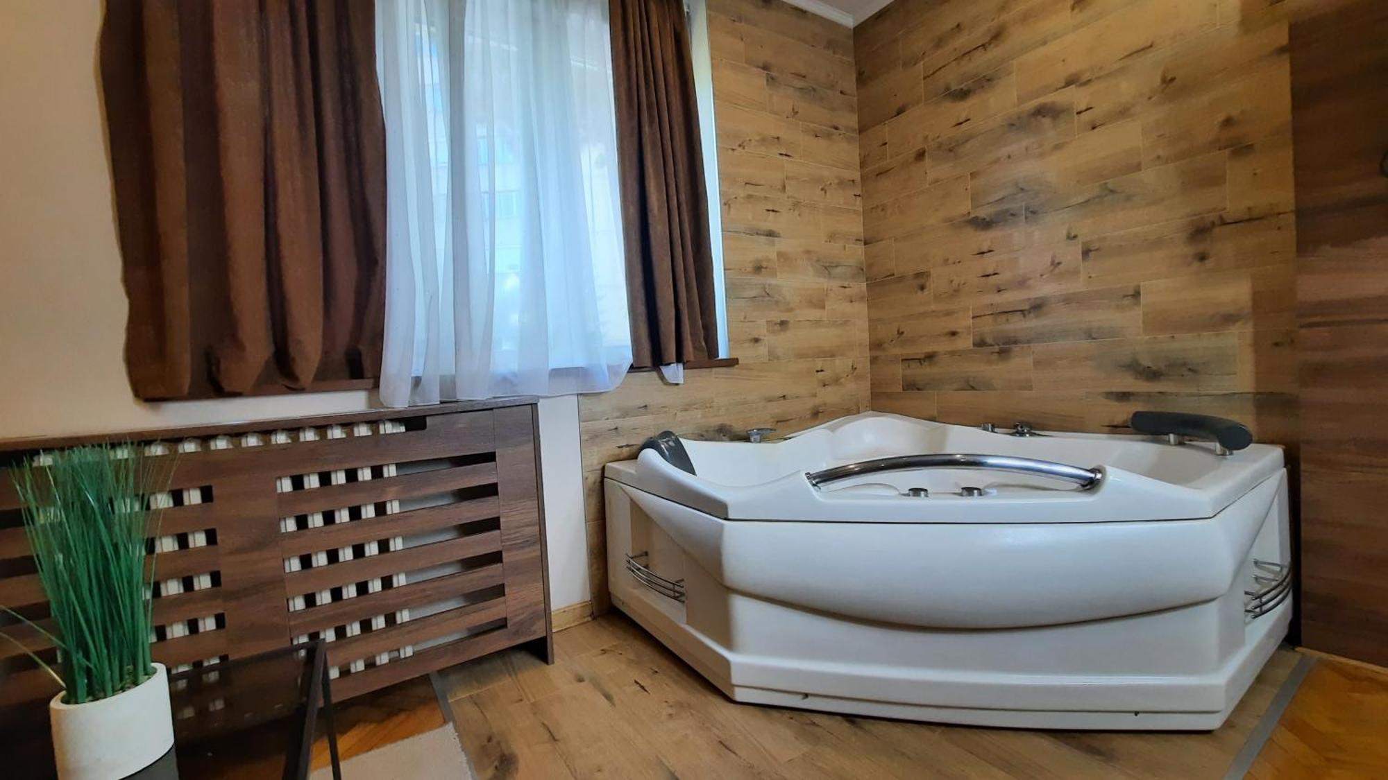 Stan Na Dan Apartman D Lux Jacuzzi Kragujevac Kültér fotó