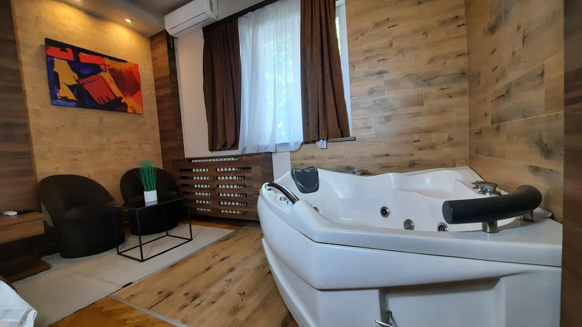Stan Na Dan Apartman D Lux Jacuzzi Kragujevac Kültér fotó