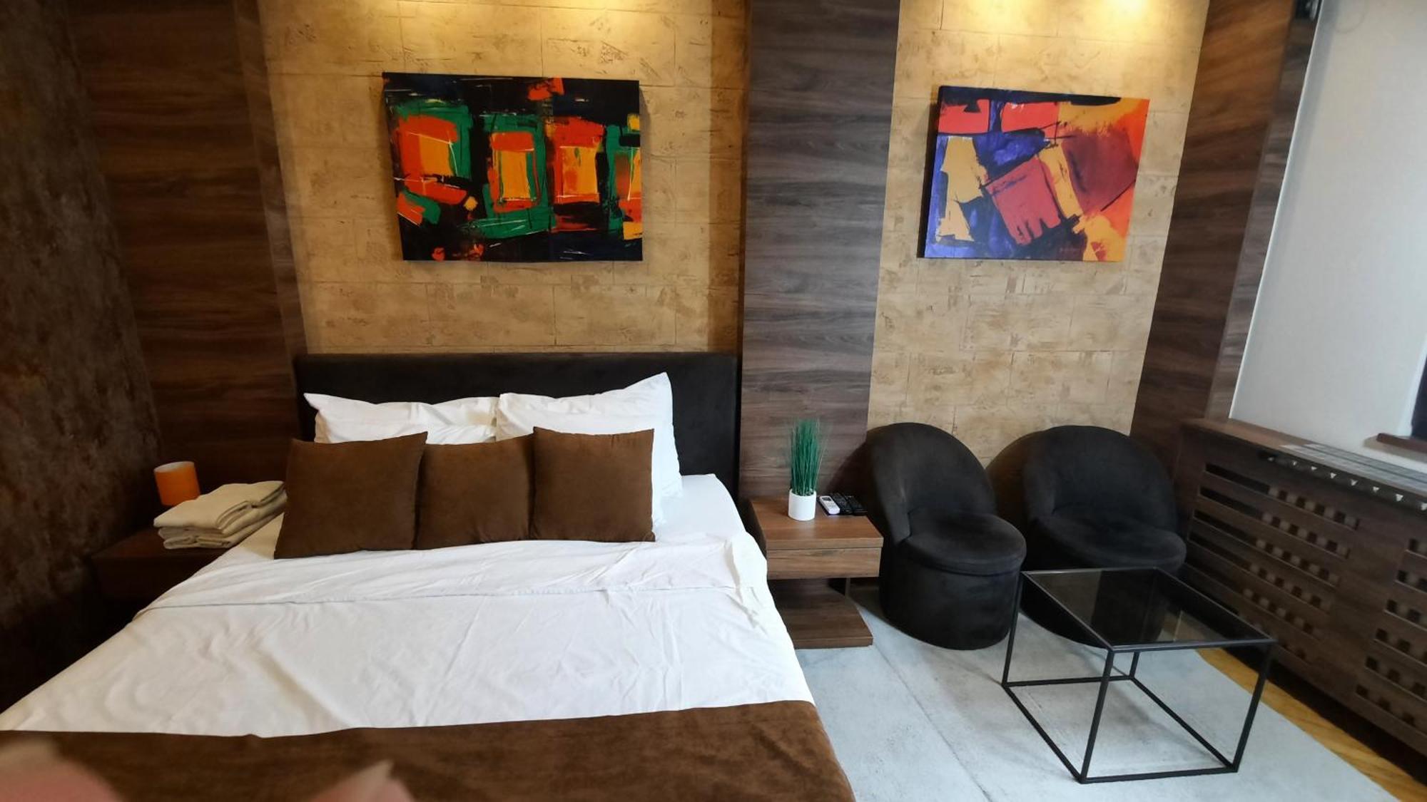 Stan Na Dan Apartman D Lux Jacuzzi Kragujevac Kültér fotó