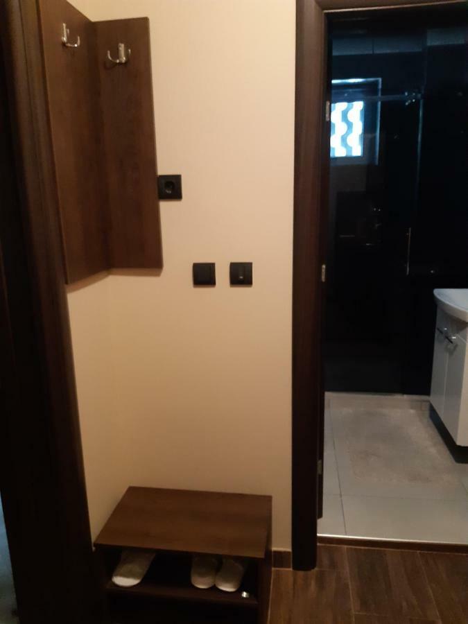 Stan Na Dan Apartman D Lux Jacuzzi Kragujevac Kültér fotó