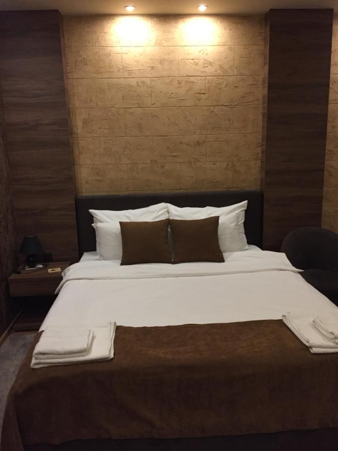 Stan Na Dan Apartman D Lux Jacuzzi Kragujevac Kültér fotó